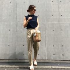 美品   ユニクロ  テーパードアンクルパンツのサムネイル