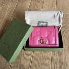 売り切りたいので最終値下げ！GUCCI ピンク GGマトラッセ二つ折り財布のサムネイル