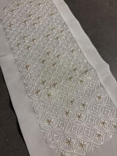 七宝柄 刺繍半衿 白地 白×金「小七宝文」のサムネイル