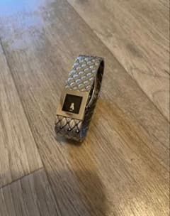 【外箱、説明書付き】シャネル　CHANEL　シルバー　クォーツ時計　マトラッセのサムネイル