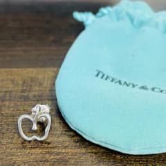 TIFFANY &Co. エルサペレッティりんごピアスSV925 - メルカリ