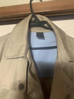ショート丈のトレンチのサムネイル