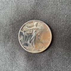 1990年 アメリカ 1ドル 銀貨 イーグル ファインシルバー コイン - メルカリ