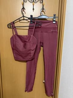SUKALA ヨガウェア 上下セット Mサイズ ボルドー SUKALA ヨガウェア 上下セット Mサイズ ボルドー - メルカリ