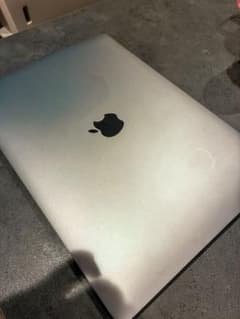 【画面枠に割有、使用問題無】MacBook Air 2018 (13.3インチ)のサムネイル