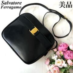 美品♡ サルヴァトーレフェラガモ ヴァラリボン ショルダーバッグ レザー 黒のサムネイル