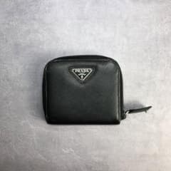 プラダ 折り財布 サフィアーノレザー 三角ロゴ コンパクトジップ