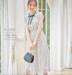 tocco closet フリル付きボウタイりぼん フラワープリントワンピースのサムネイル