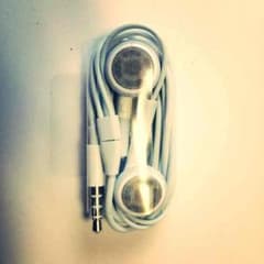 iPhoneAppleイヤホンのサムネイル