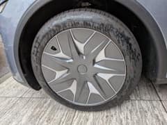 【うりぼう様左】テスラモデル YL19インチ タイヤ　EcoContact 7Sのサムネイル