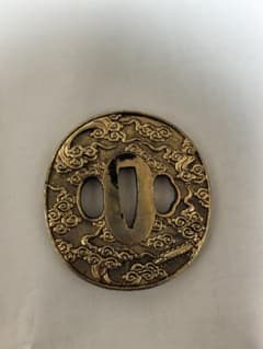 刀の鍔 つば 日本刀 骨董品 武装具 アンティーク刀鍔 雲龍図 丸形 鐔