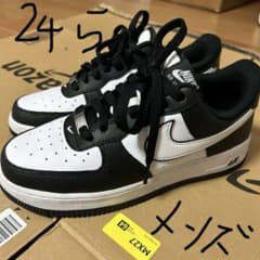 Nike Air Force 1 ブラック/ホワイト US 6.5のサムネイル