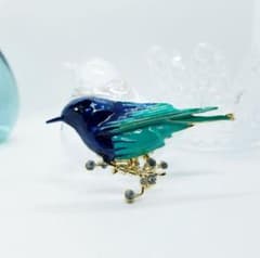 〈ブローチNo.322〉エメラルドの鳥のサムネイル