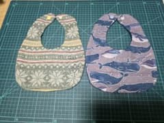 ハンドメイド スタイ 2枚セット 雪の結晶 クジラ柄のサムネイル