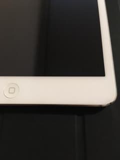 iPad mini 2 128GB ME860J/A シルバー カバー付 送料込のサムネイル