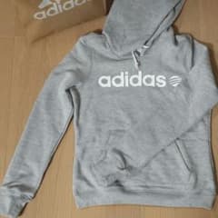 あーちゃん様専用　adidas　アディダス　パーカー　レディースのサムネイル