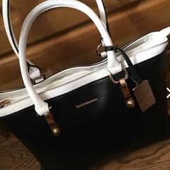 モノトーン バックのサムネイル