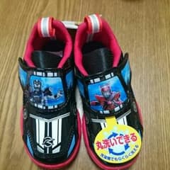 ことりゅ☆様専用【16】仮面ライダードライブのスニーカーのサムネイル