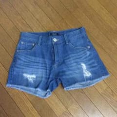 未使用 デニム ショートパンツのサムネイル