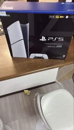 PlayStation 5 デジタル・エディション 本体(日本語専用)のサムネイル