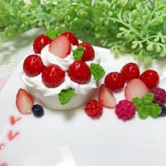 ままちゃん様専用♡フェイク小物置き♡いちごホールケーキ ベリーベリーのサムネイル