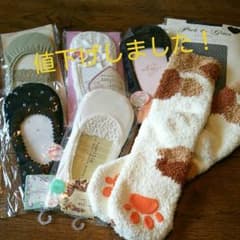 ★値下げしました★ お買い得！みけねこの肉球くつ下 とくつ下セットのサムネイル