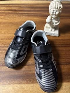 ⭐︎Umbro サッカーシューズ ブラック　22cm⭐︎のサムネイル