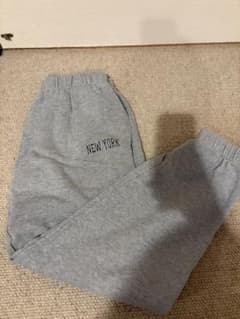 Brandy MelvilleNEW YORK スウェットパンツ グレーのサムネイル