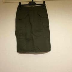 BEAMS カーキ膝丈スカート チュール付きのサムネイル