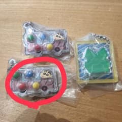 りっちゃん様専用 だがしんちゃん　ガチャガチャキーホルダー 　クレヨンしんちゃんのサムネイル