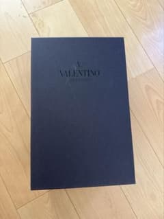 VALENTINO GARAVANI ギフトボックス 空箱のサムネイル
