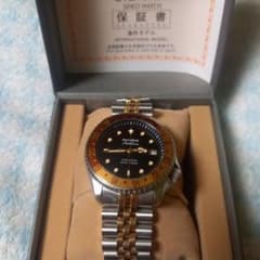 セイコーウォッチ 美品 海外モデル レッド＆ゴールドのサムネイル
