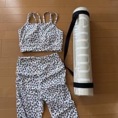 ★売約済です！★emmi ヨガウェア ヨガマットセットのサムネイル