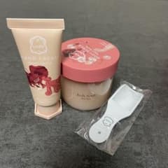 【未使用】Laline Warm Vanillaボディスクラブ&ハンドクリームのサムネイル