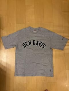 BEN DAVIS ロゴ入りグレーTシャツのサムネイル