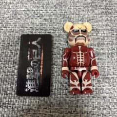 ベアブリック　100%  進撃の巨人のサムネイル