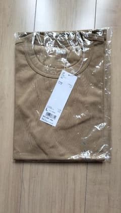 UNIQLO Ｕ クルーネックt ベージュ 半袖Tシャツ Lサイズのサムネイル