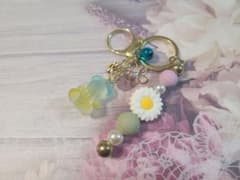 くまさんとお花のチャーム キーホルダーのサムネイル