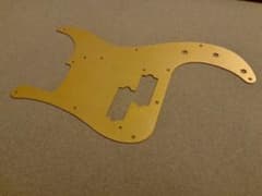 FENDERのプレベに付いていたピックガードのサムネイル