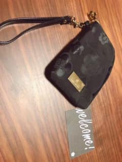 MARY QUANT シンプルエンボスデイジーマルチポーチのサムネイル