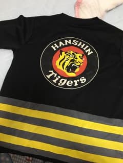 2000円→1300円に値下げ中！！阪神タイガース Tシャツのサムネイル