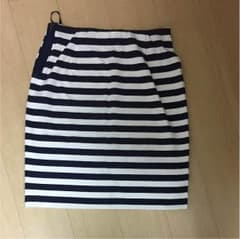 膝丈スカートのサムネイル