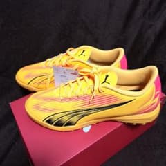 Puma サッカーシューズ オレンジのサムネイル