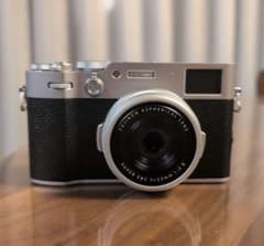 【極美品】Fujifilm X100VI シルバー （撮影枚数181枚） 極美品】Fujifilm X100VI シルバー （撮影枚数181枚） - メルカリ