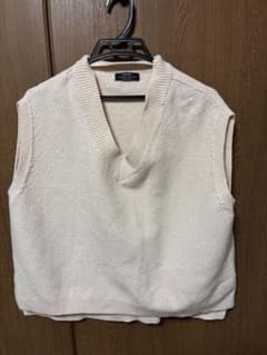 Bershka ニットベスト アイボリー S/Mのサムネイル