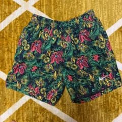 希少！おまけ付！MサイズNIKE 花柄  ボタニカル柄ショートパンツのサムネイル