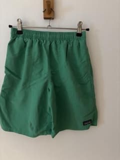 Patagonia キッズ用バギーズパンツMライトグリーン【一部汚れあり】のサムネイル