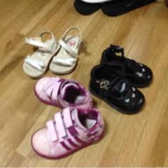 子供用の靴のサムネイル