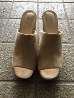 スエード　サンダル　交渉中です！即購入×のサムネイル