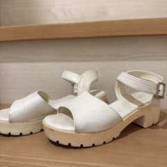 厚底 ホワイト サンダルのサムネイル
